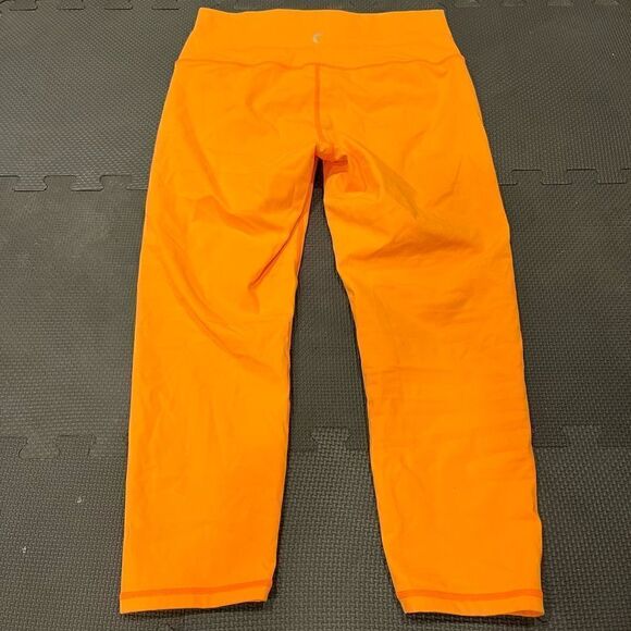 Zyia Crops  - Picture 4 of 4